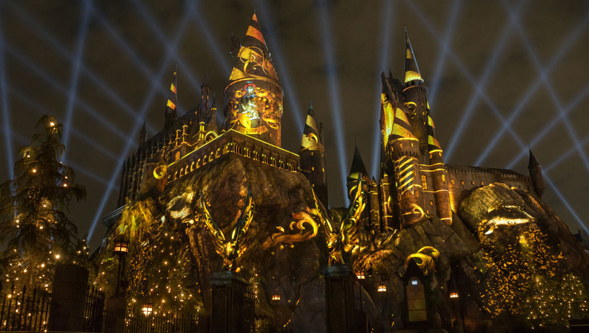 Show noturno de projeção no Castelo de Hogwarts