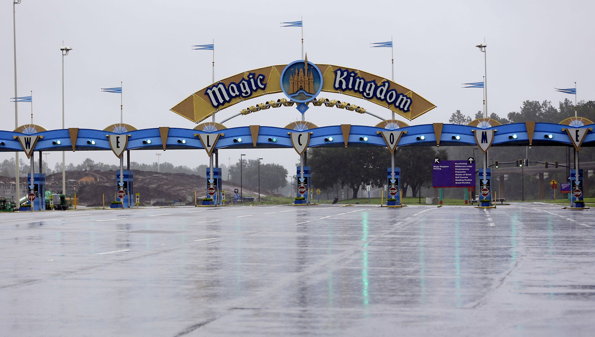 Parques em Orlando permanecem fechados com passagem de Furacão Dorian