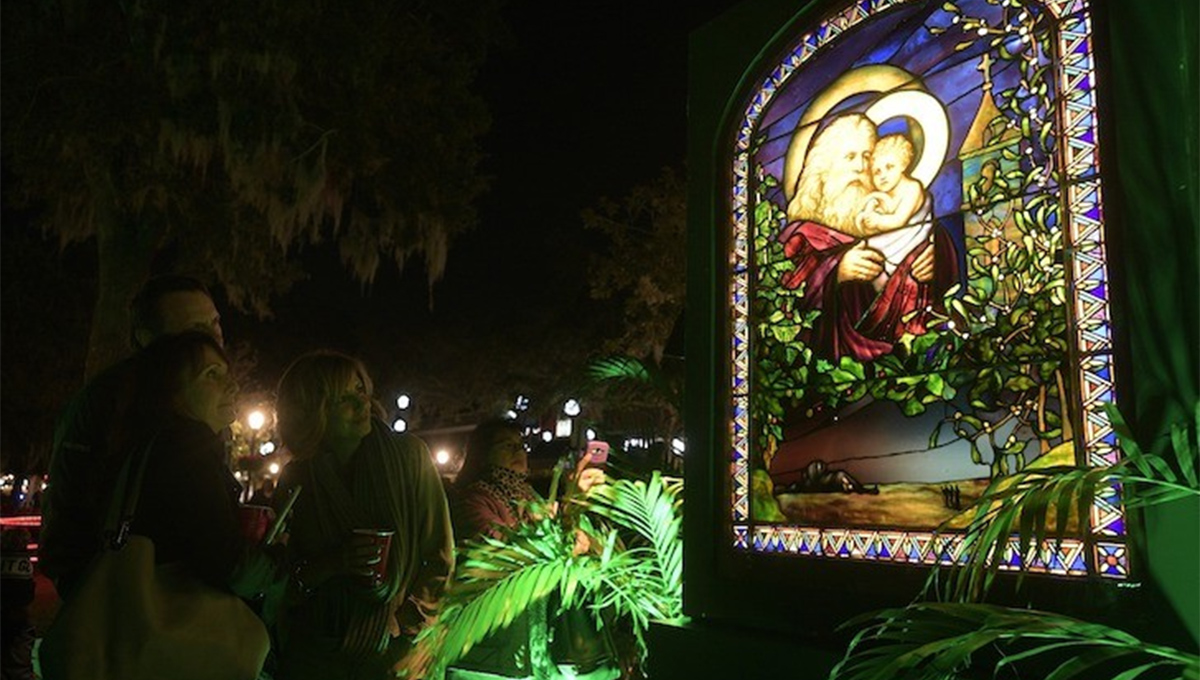 As janelas do Museu Morse iluminam o Winter Park para o Natal de Orlando