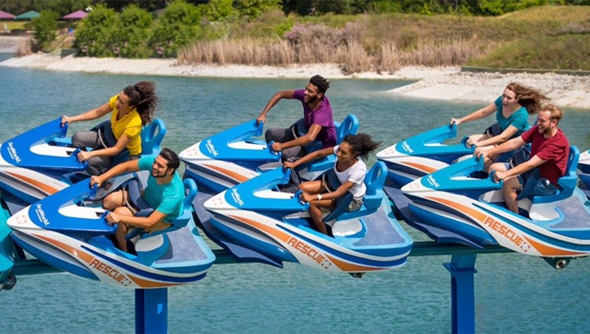 O SeaWorld Orlando está oficialmente estendendo suas horas neste verão